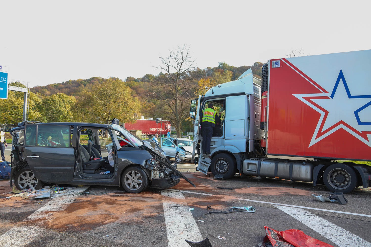 5 jähriges kind mit fahrrad verursacht unfall mit pkw